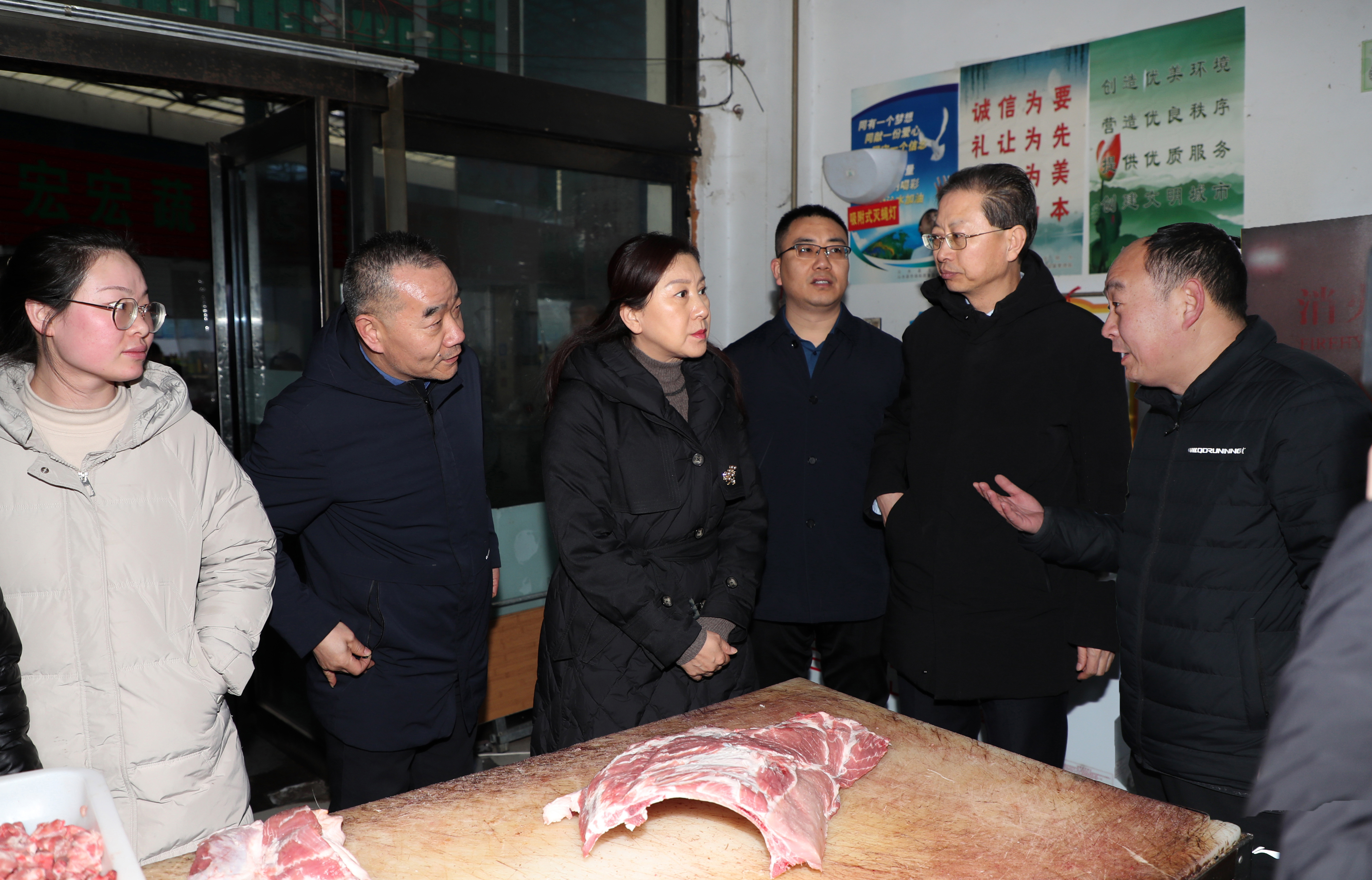任彩虹调研督导春节期间市场保供和安全工作