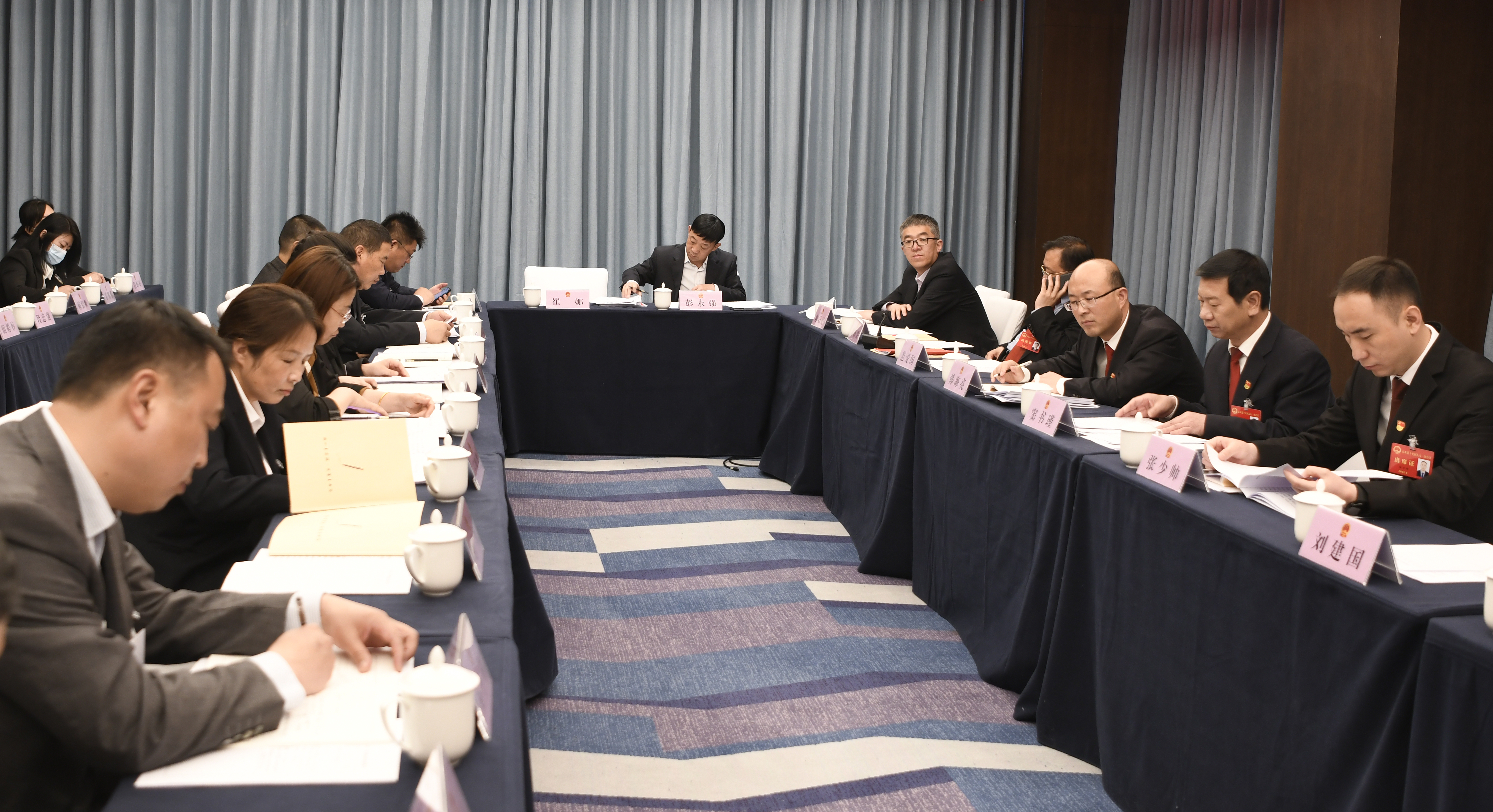 窦书瑾参加沁水县第十七届人民代表大会第一次会议代表分团审议